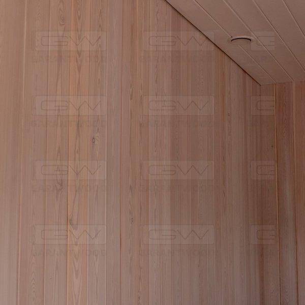 Фотографии внутренних помещений (комнаты, кладовки, прихожие, балконы) с отделкой, выполненной из нашей лиственницы. Продаём лиственный погонаж в Москве и МО.